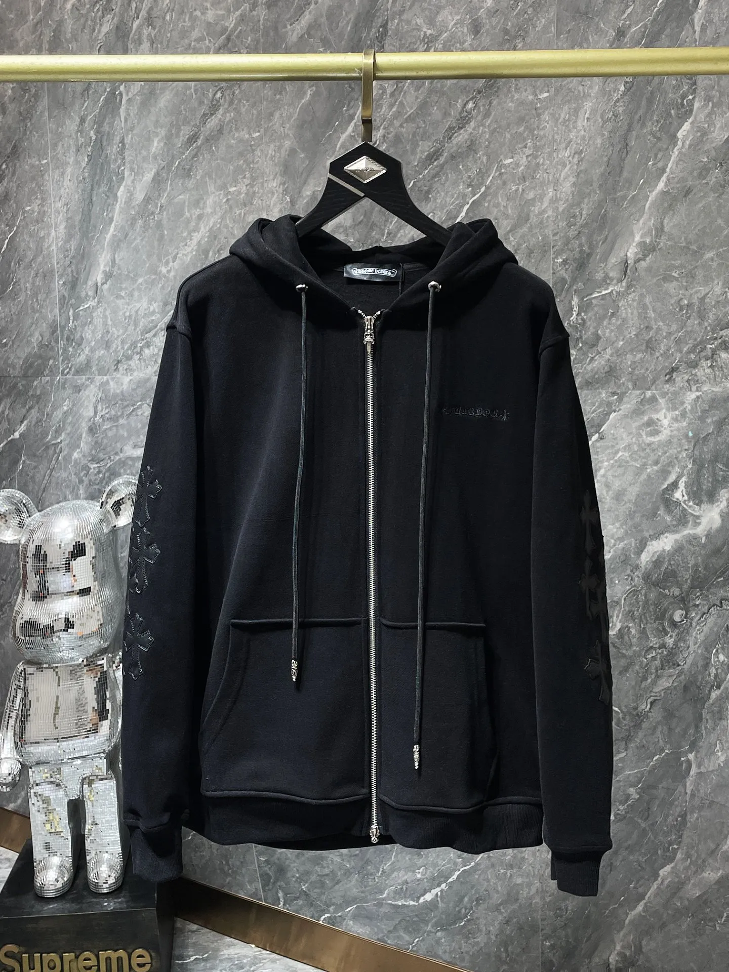 P356 Chrome Hearts Classic Dark Series Heavy-duty arms➕Full cross embroidery patchwork leather zipper sweatshirt on the back, 50 pieces of imported patchwork leather all over the body➕Tajima machine embroidery technology, the highest version! The highest version! Improved customized version of 1:1 high-gram weight high-quality fabric Recommended color: black Size: S, M, L, XL